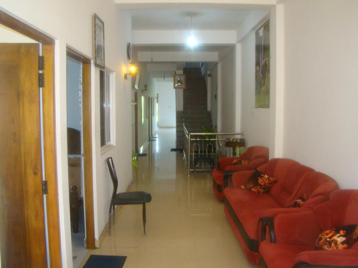 Down Town Hotel Ponnarankulama Exterior photo